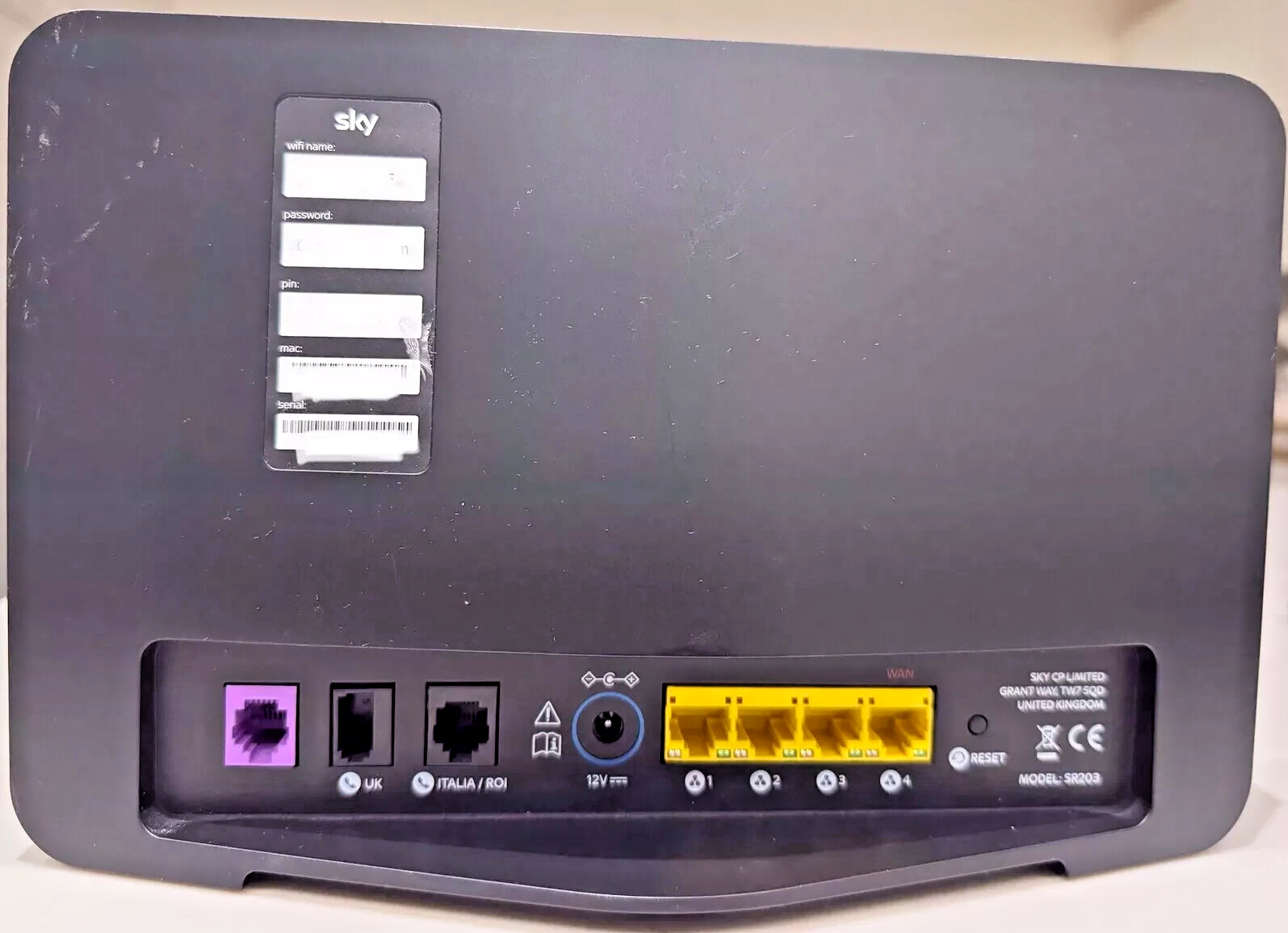 Sky Broadband Hub - SR203 - VDSL Dual Band Wireless Router Black ...