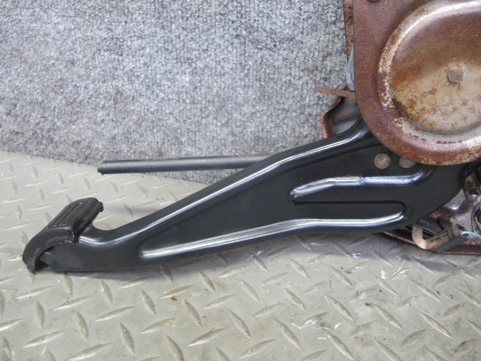 2003-2005 HUMMER H2 MANUAL EMERGENCY PARKING BRAKE STOP PEDAL - Image 4 of 4