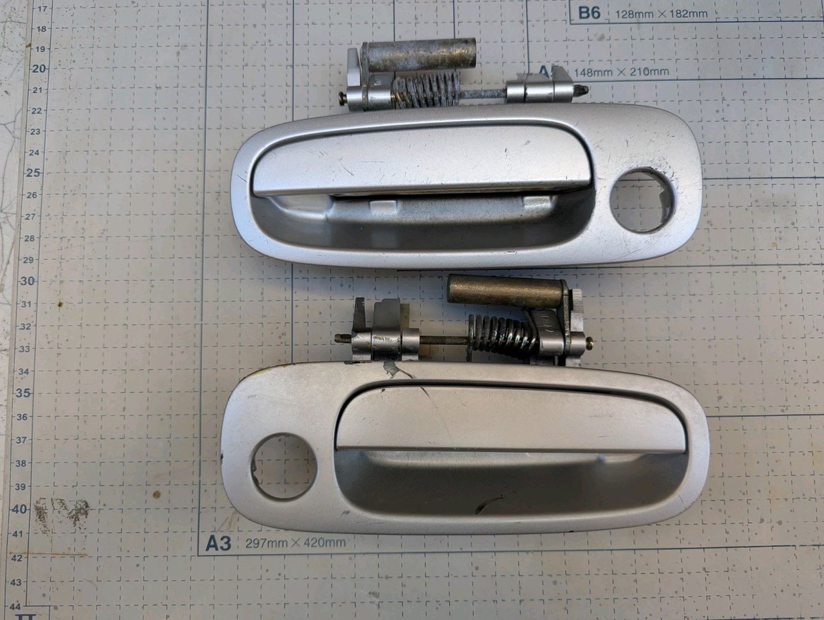 2000-2005 TOYOTA CELICA GT/S DRIVER/PASENGER EXTERIOR DOOR HANDLES