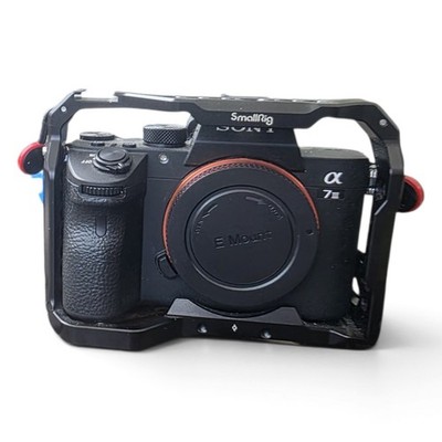 Sony Alpha A7 III ILCE-7M3 Mirrorless Camera Body SmallRig Cage 4705 Shutter