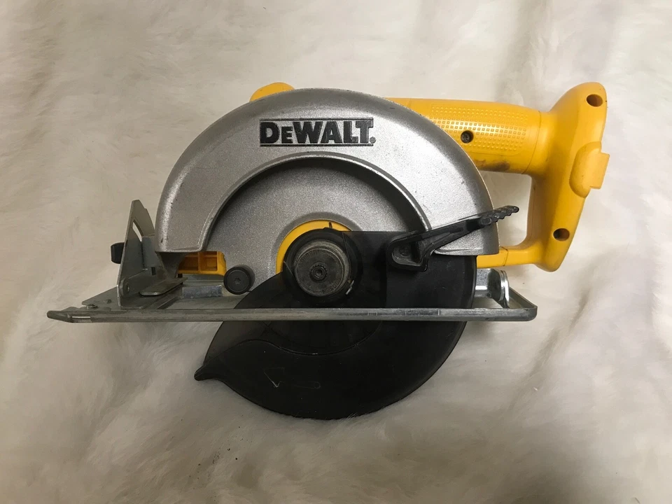 DeWalt 18 Volt 4.5" Angle Grinder DC411 6.5" Circular Saw DW939 Drill DW929 - Image 4 of 4