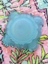 Tocador vintage azul imperial de vidrio satinado en polvo con etiqueta original EE. UU.