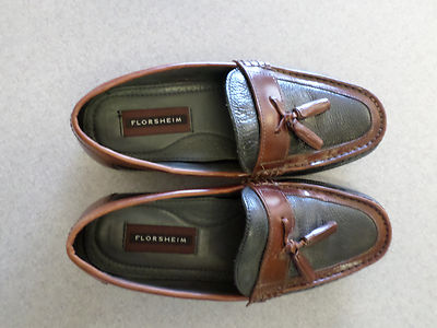 Florsheim Black and Brown Tassel Leather Loafers picture seven scuff on the back Florsheim black and brown leather tassel loafers. Men main image 2