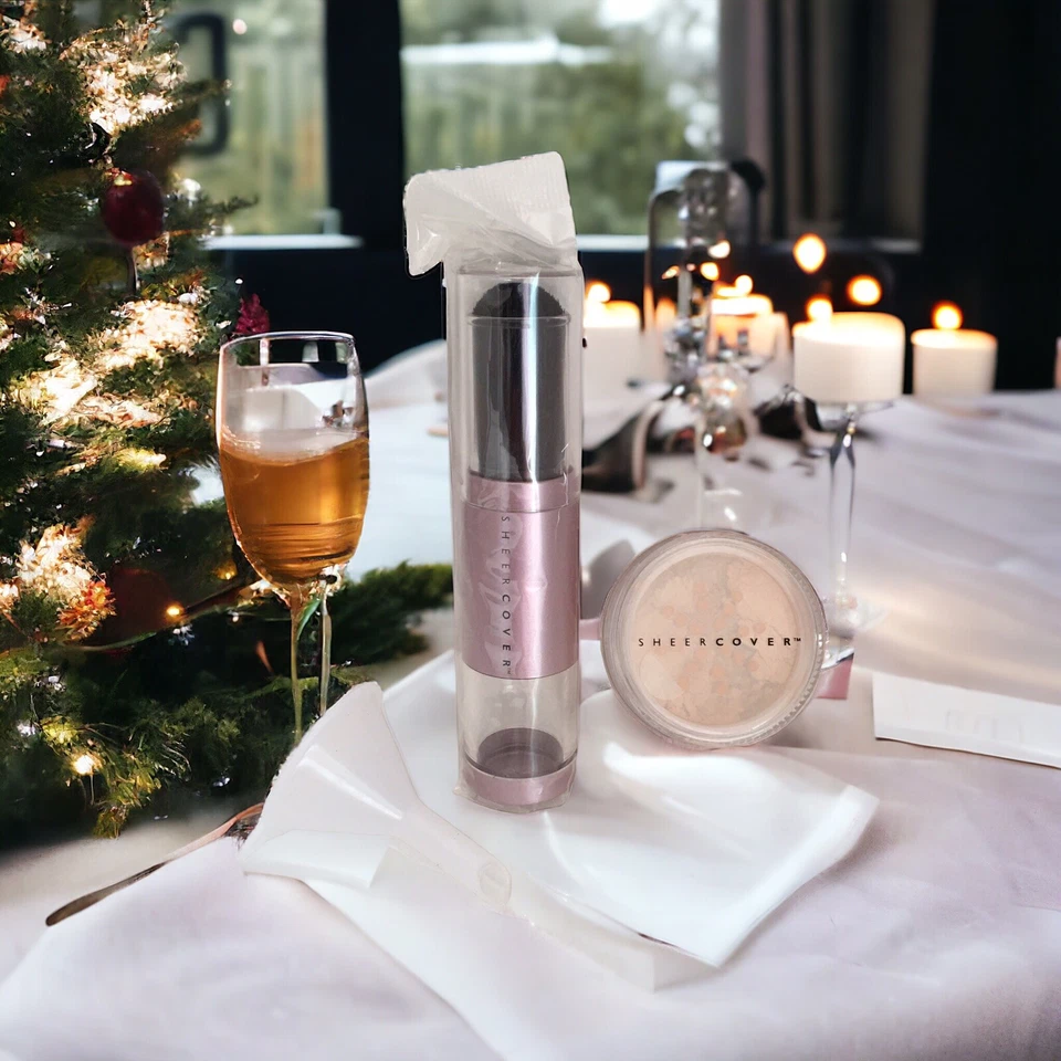Cepillo en polvo recargable retráctil de viaje Sheer Cover + base mineral LATTE Foto 3 de 4