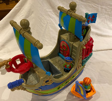 ELC Happyland Plastic Toy - PIRATE SHIP with 3 Pirate Figures