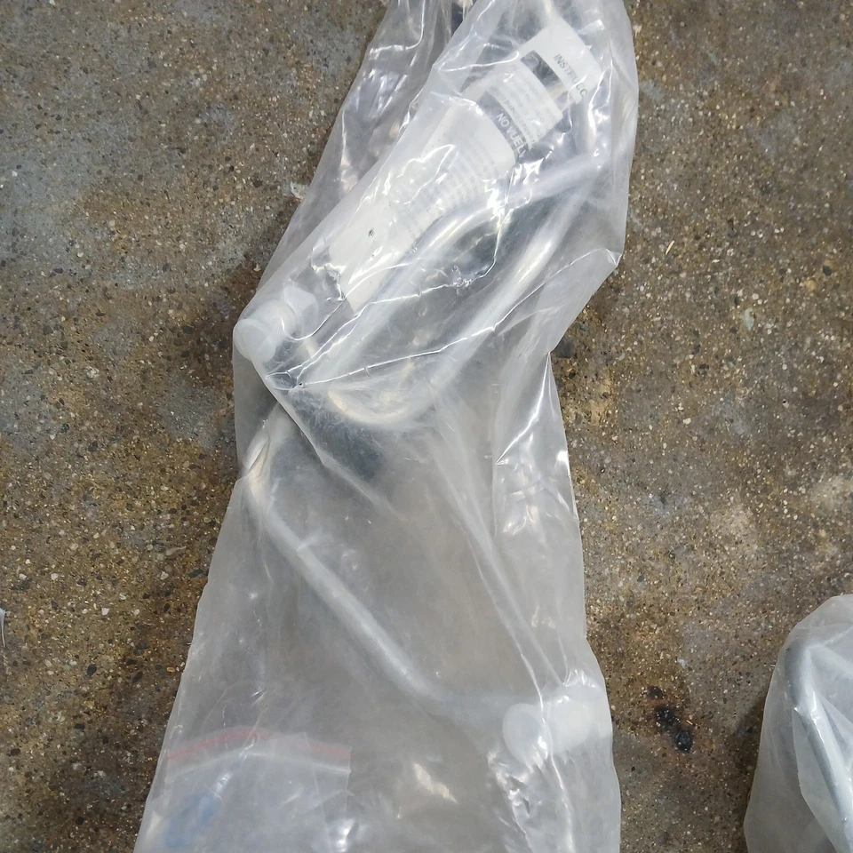 Línea de enfriador de aceite Dorman 625-105 para Chevy Chevrolet Astro GMC Safari 1996-2005 Foto 2 de 4