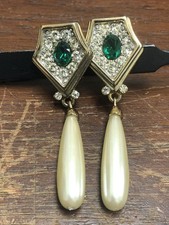 VTG CLEAR RHINESTONE, EMERALD GREEN CRYSTAL  FAUX PEARL TEAR DANGLE EARRRINGS