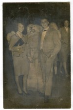 Foto AK Duisburg, Paar mit Eisbär um 1930