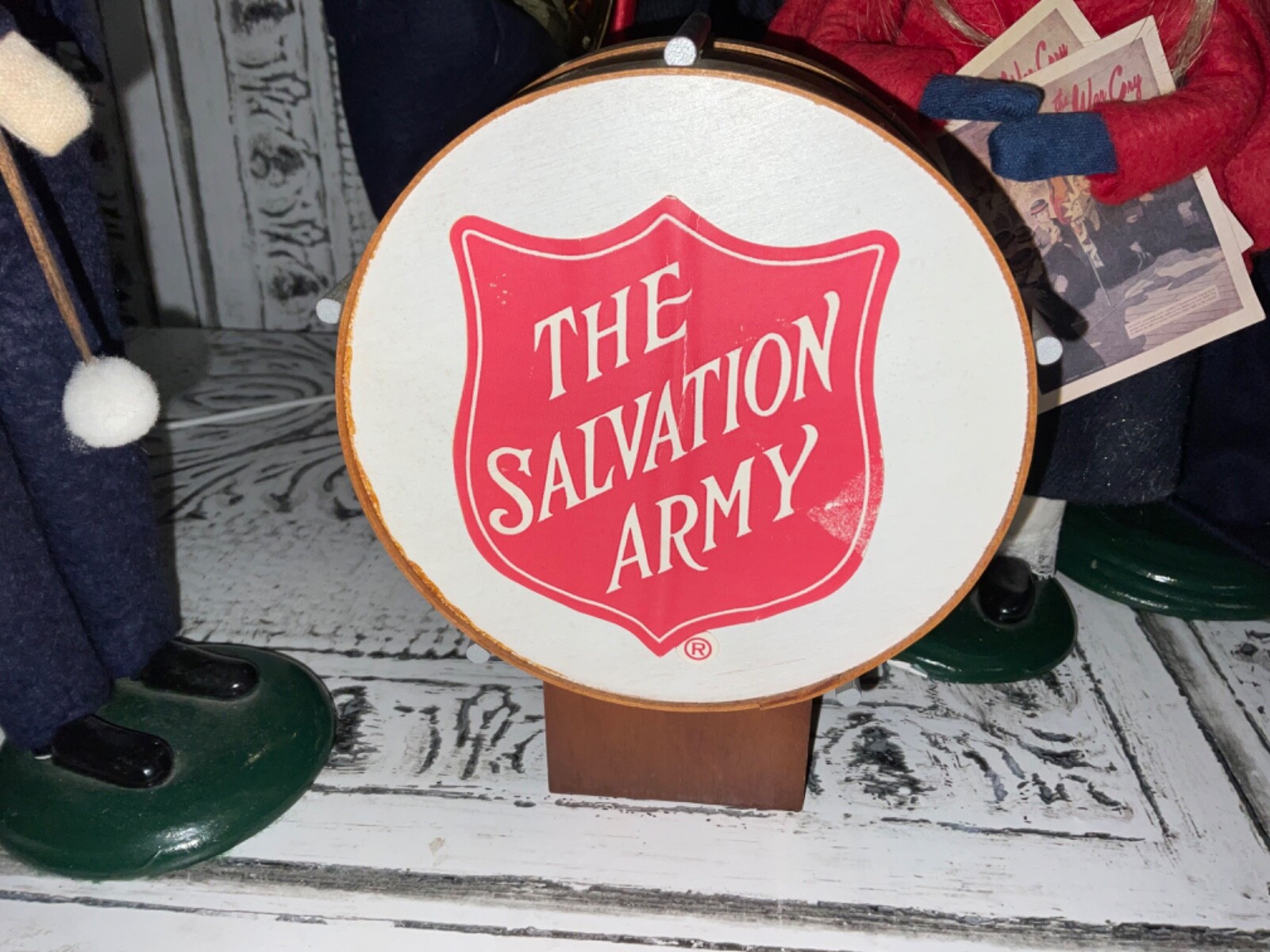 BYERS CHOICE LTD SALVATION ARMY CAROLERS SET OF 10 KETTLE & DRUM