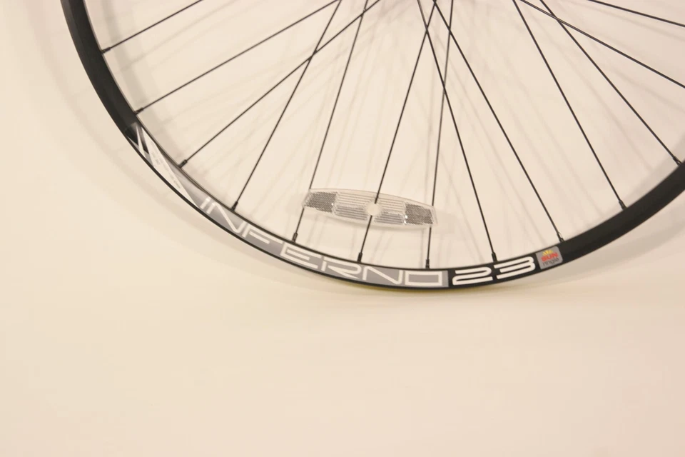 Rueda trasera Sun Ringle Inferno 23 Disc 29er 6-7 velocidades Cntrlck Buje 100x10mm QR 32h R5 Foto 2 de 4