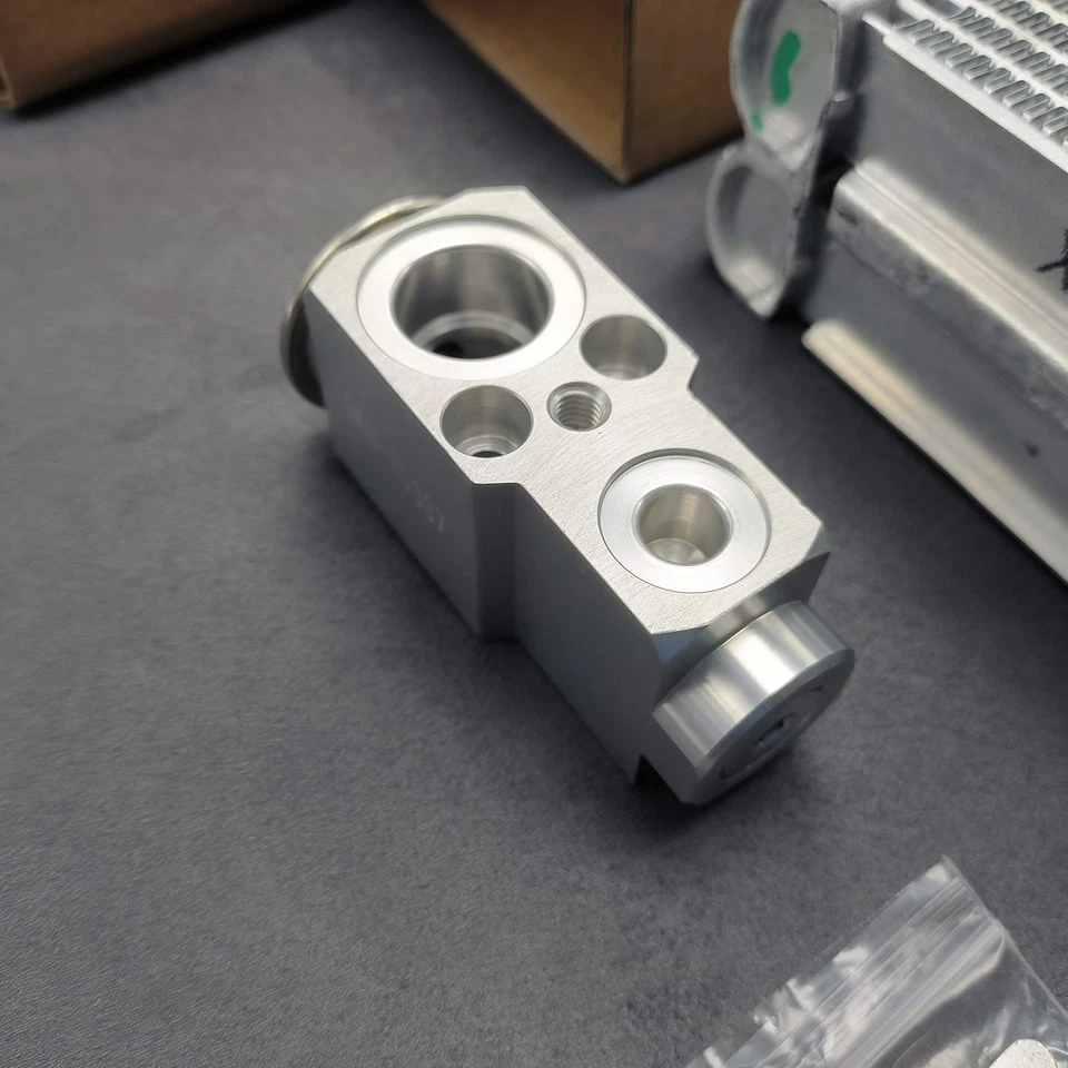 Núcleo de evaporador 64115B3A5E0 para BMW 530e,530i,540i,M5,M8,X5,X6,X7,X5 M,X6 M Foto 4 de 4