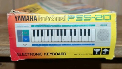 Yamaha PortaSound PSS-20 White 32 Key Monophonic Synth Record