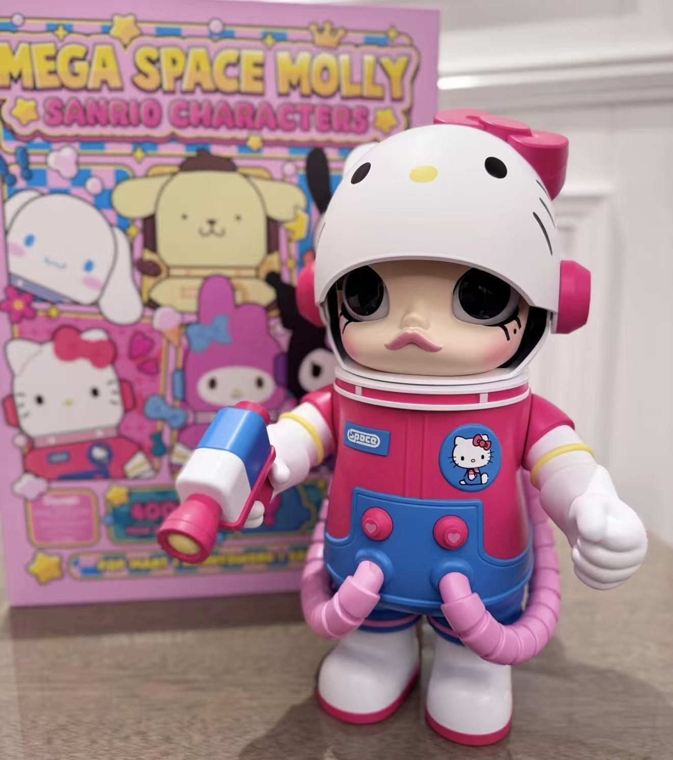 MEGA SPACE MOLLY 400% SANRIO FAMILY SERIES FIGURE -HELLO KITTY
