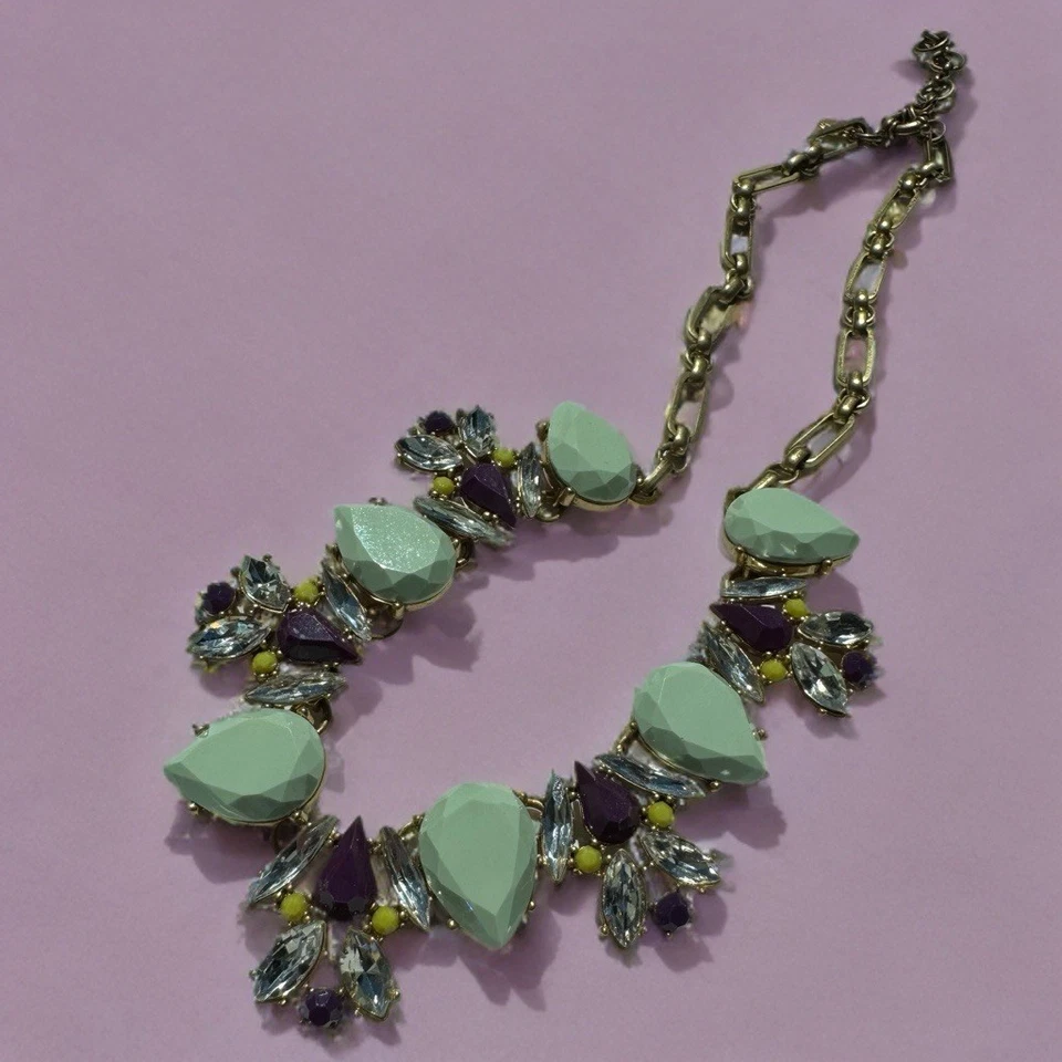 Collar J.Crew Como Nuevo Lágrima Babero Declaración Cristal Púrpura Amarillo Acentos Foto 4 de 4