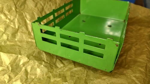 Vintage Wyandotte Pressed Steel Green & Red Stake Bed Truck w/ Wooden wheels - Picture 15 of 23