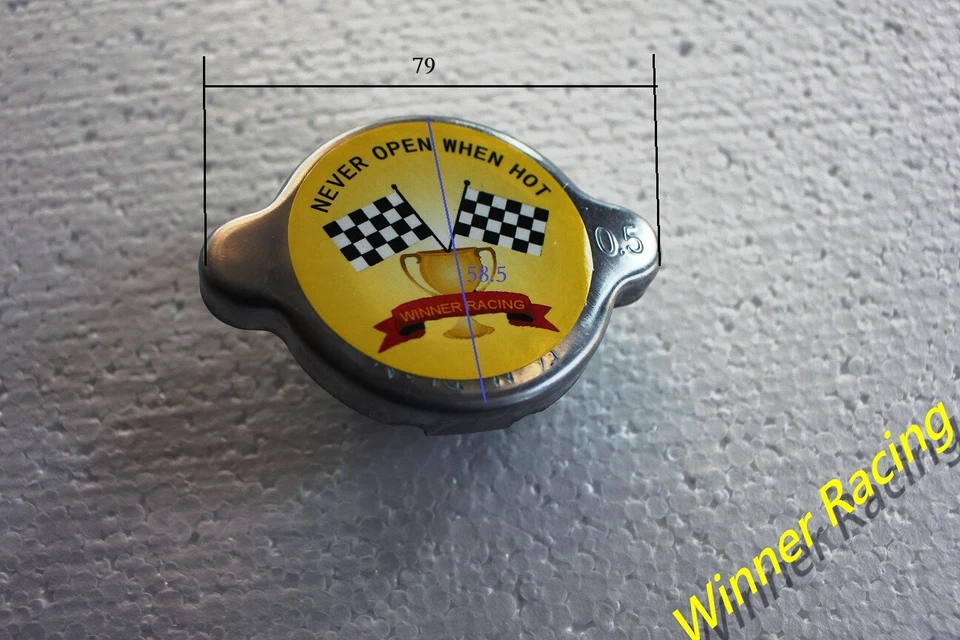 TAPA CROMADA 0,5 BAR 7 PSI/LBS APTA PARA AUTOS Y CAMIONETAS VINTAGE USDM/EUDM MG/TRIUMPH/MINI Foto 4 de 4