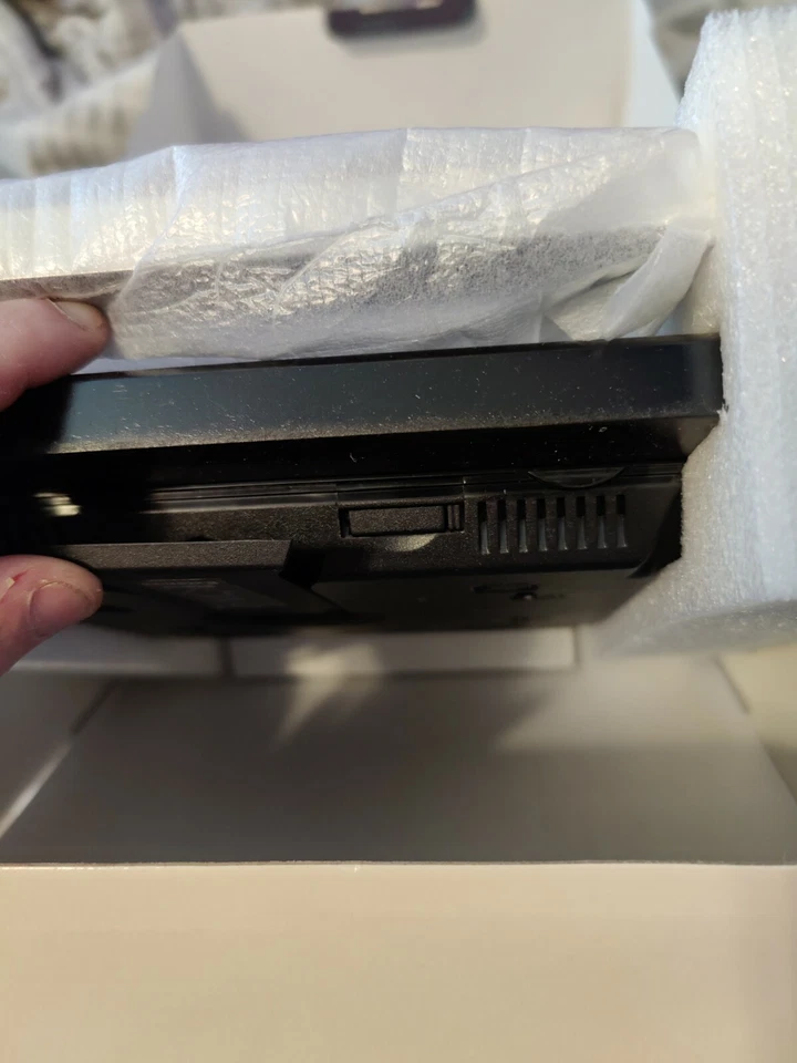 Pandigital 8" LCD Digital Photo Frame 800x600 512MB On/Off Alarm 4:3 PAN8002W02T - Image 3 of 4