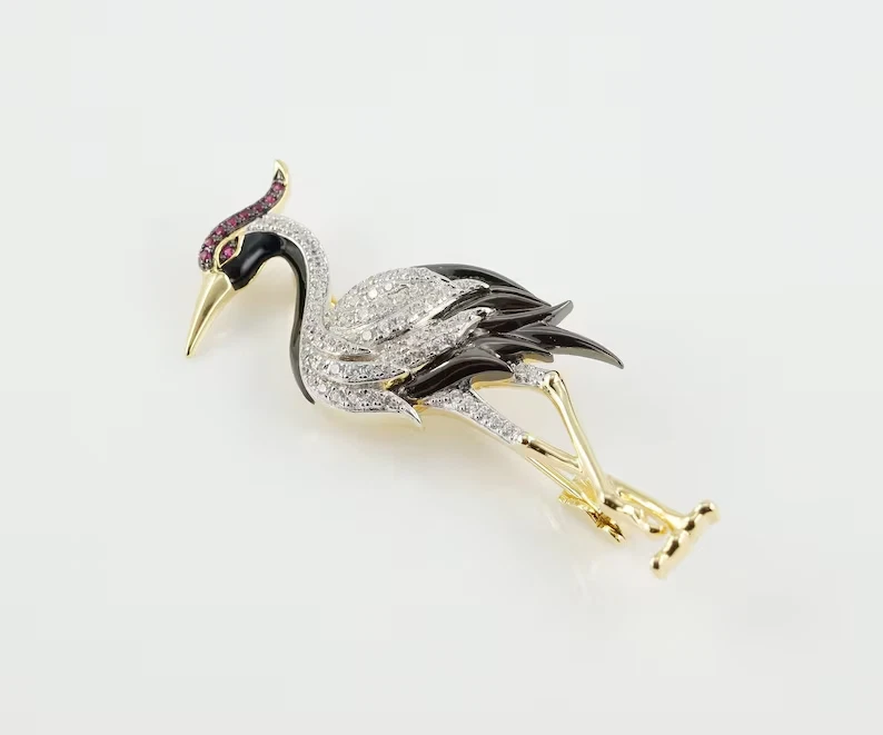 Broche em forma de guindaste 2,48 quilates redondo simulado rubi 14k banhado a ouro três tons - Imagem 3 de 4