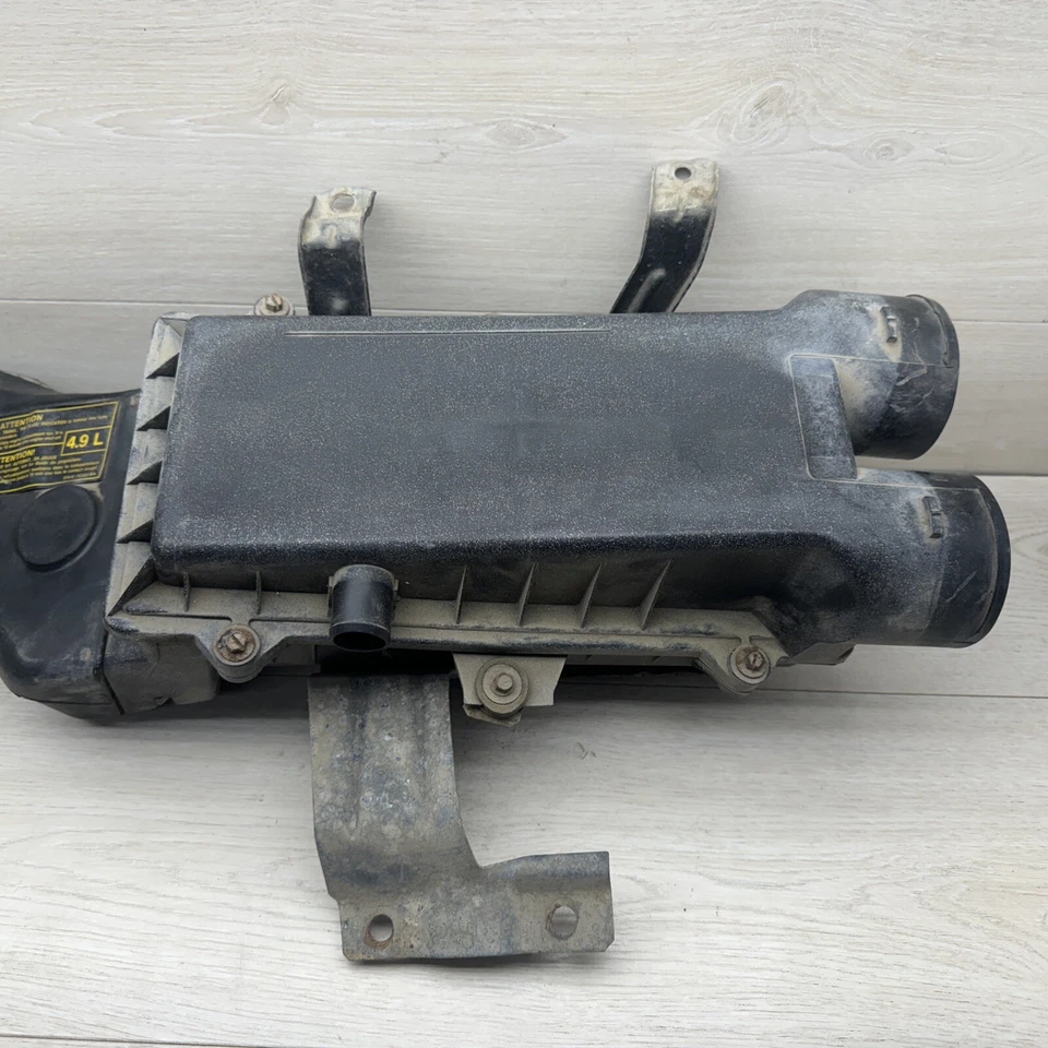 87-96 Ford E-150 Econoline VAN 4.9 5.0 5.8 CAIXA DE FILTRO DE AR - E7UE-9C675 - Imagem 2 de 4