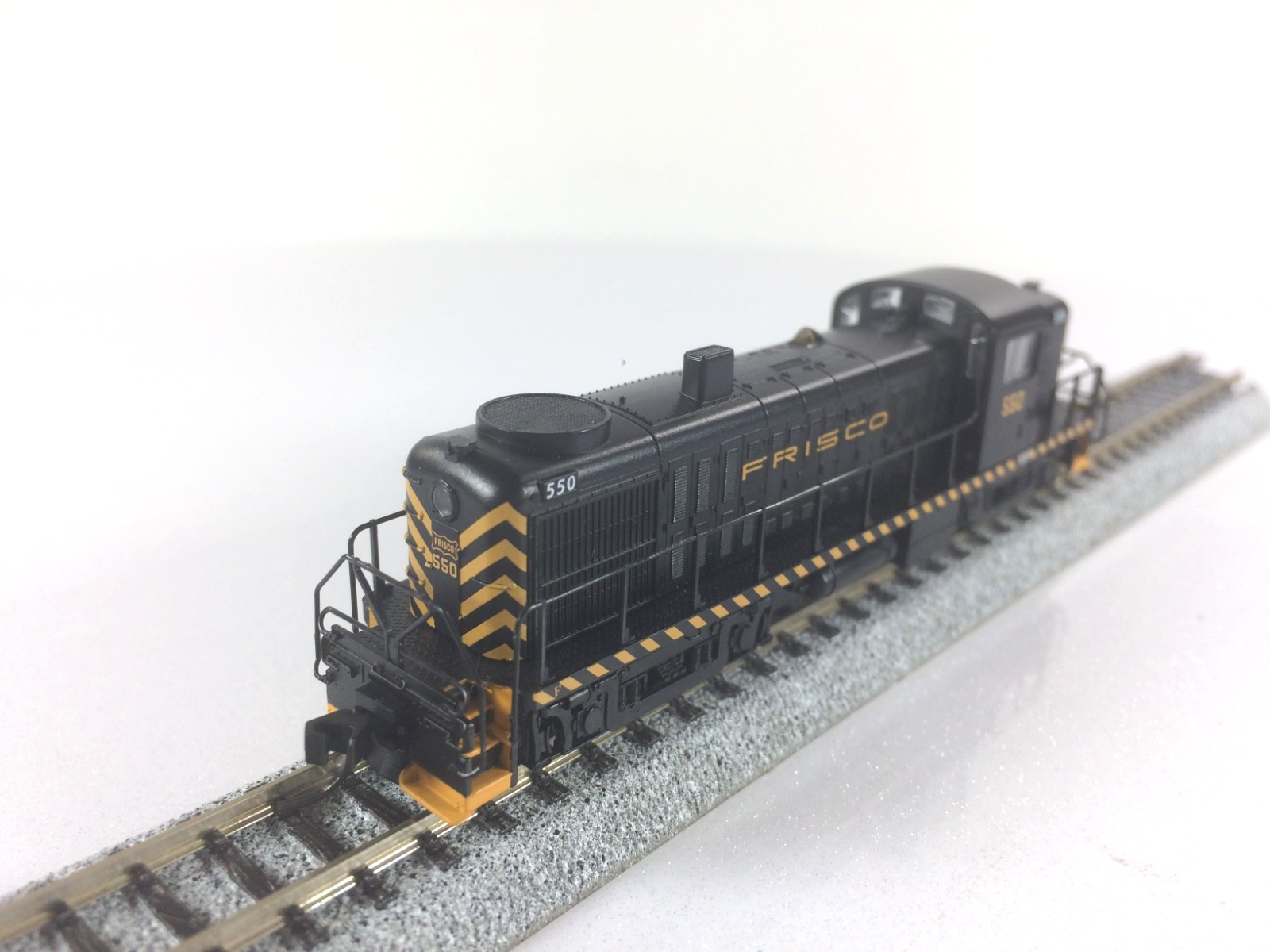 Walthers N 920-75119 SLSF Frisco RS2 #550 - DC [READ]