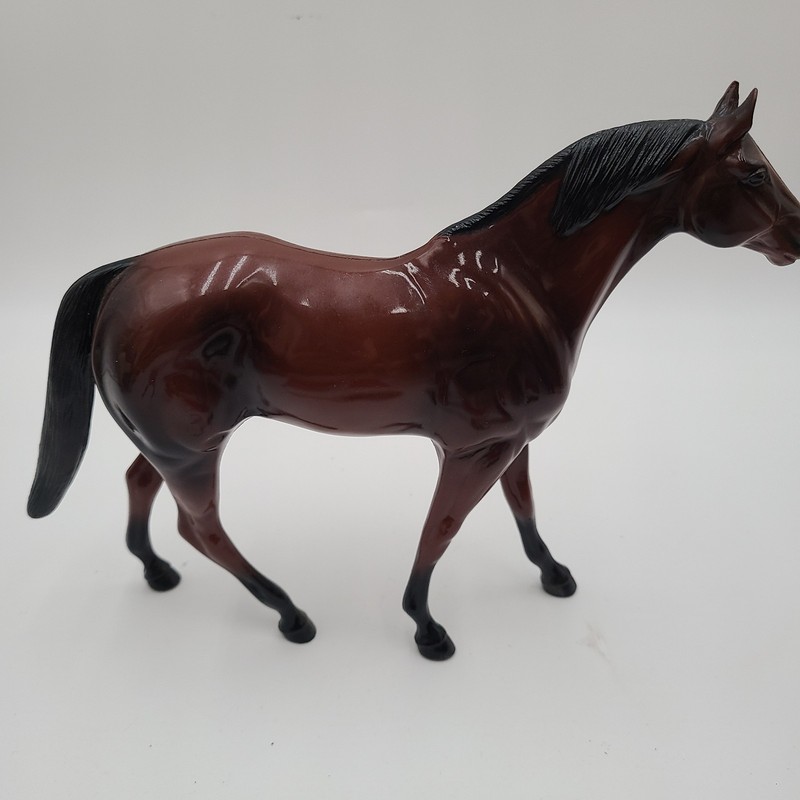 Hartland  9" Vintage Glossy Maroon Tenite Bay Thoroughbred Mare