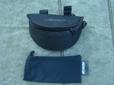 ESS ICE Eyepro étui semi-rigide noir et sacoche pour lentilles