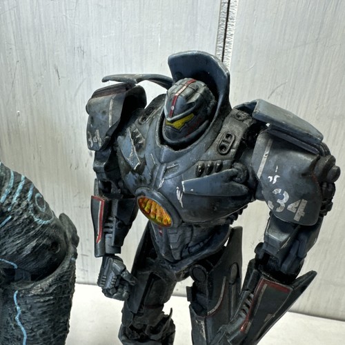 Pacific Rim 2013 NECA Leatherback & Battle Damage Gipsy Danger - Picture 7 of 9