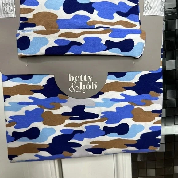 Betty & Bob NUEVO CON ETIQUETAS 2 piezas conjunto bebé niño envoltura manta y sombrero valor $28 / $15.99 Foto 2 de 4