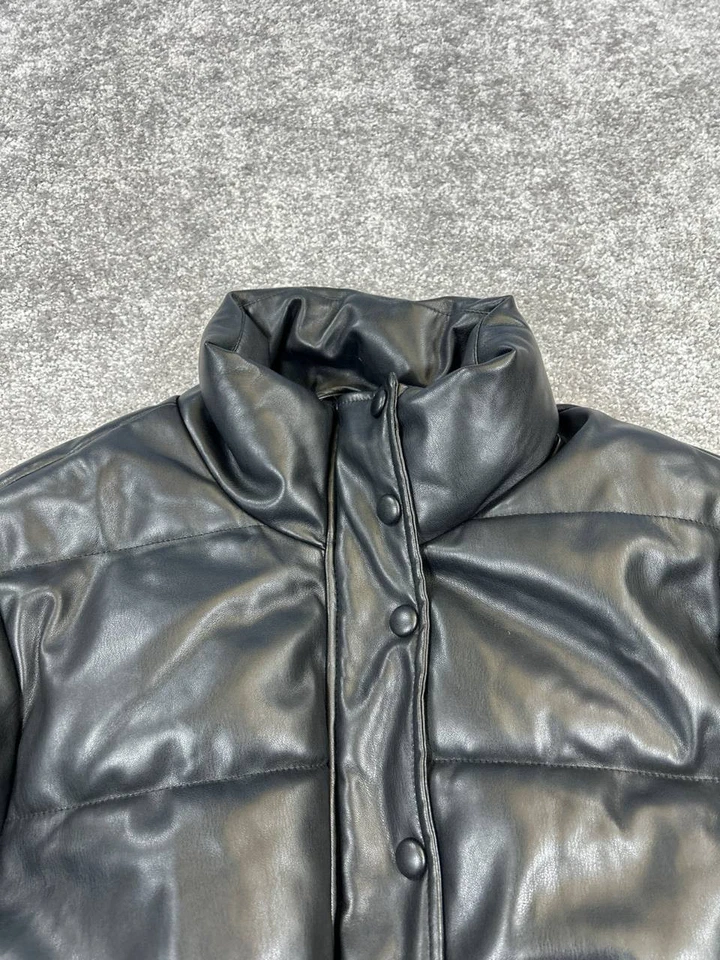 Chaqueta acolchada Zara para mujer pequeña negra con cremallera completa * Foto 2 de 4