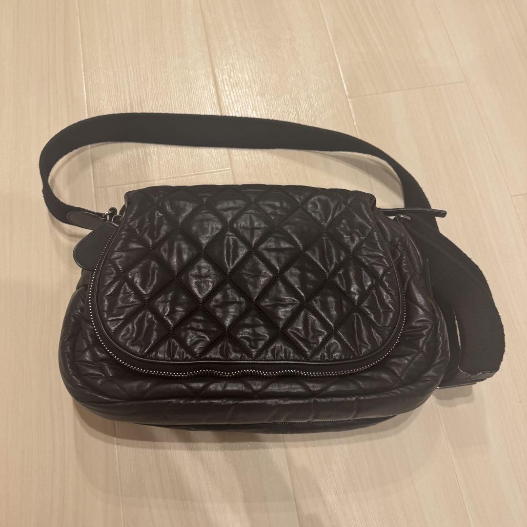 Chanel Black Quilted Messenger Bag Red Interior Pre-Owned Japan