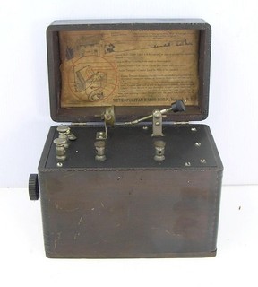 ANTIQUE METROPOLITAN RADIO CORP "THE LITTLE GIANT" CRYSTAL RADIO UNTESTED VN