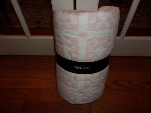 NIP Calvin Klein Abigail Pink White Queen Quilt $165 - Picture 1 of 5