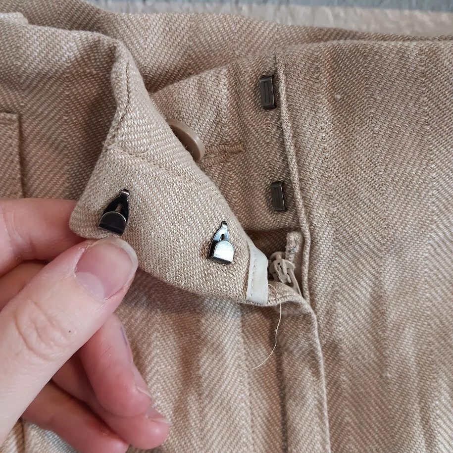 EXPRESS Midi Extreme High Rise Pleated Shorts Women's Size 12 Linen Blend - Image 3 of 4