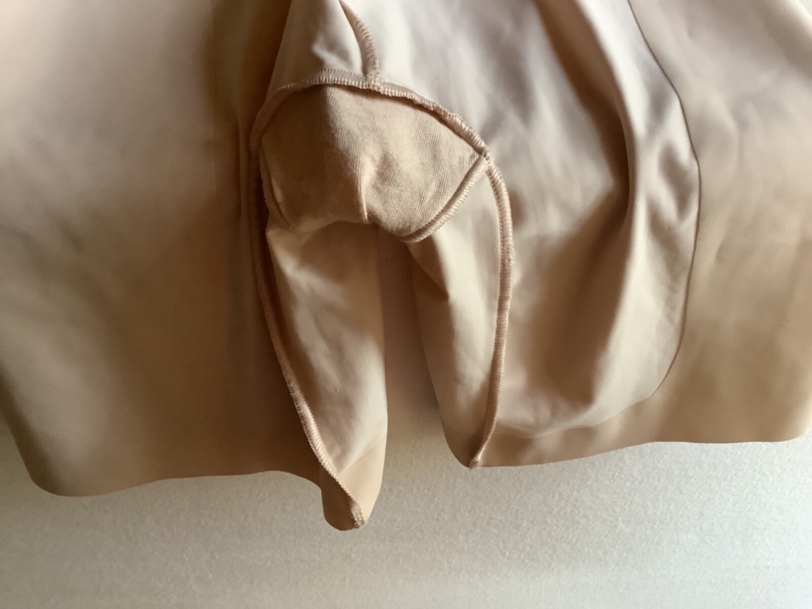 BALI Hi- Waist POWERSHAPE Thigh Waist SLIMMER 8405 NUDE size M *New w/Tags