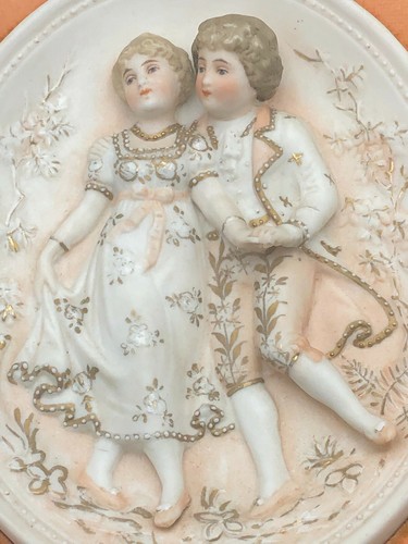 Vintage Dresden like Porcelain Wall Plaque of Young Couple - Picture 2 of 10