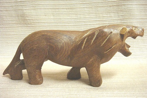 VINTAGE Hand Carved AFRICAN LION Figure - Picture 1 of 8