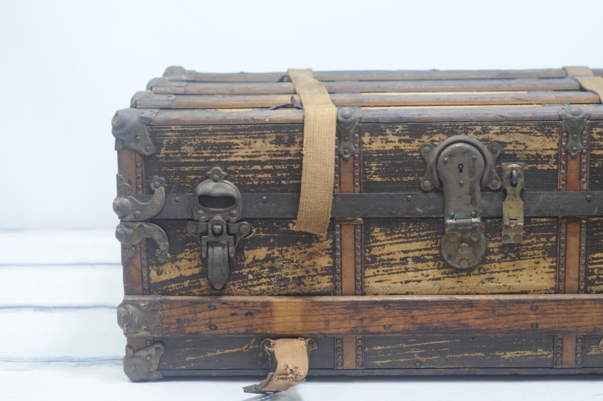 Antique Steamer Trunk Eagle Lock Co Foot Locker Steamer Trunk