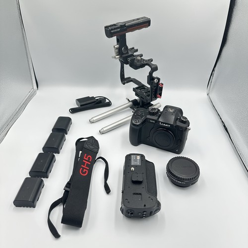 Panasonic GH5 Kamera Body mit V-LOG und Zubehör
