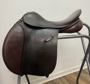 Neksteun Mila gemaakt van lamsvel zwart | Bolsters & Gordelbeschermers Neksteun Mila gemaakt van lamsvel zwart | Bolsters & Gordelbeschermers