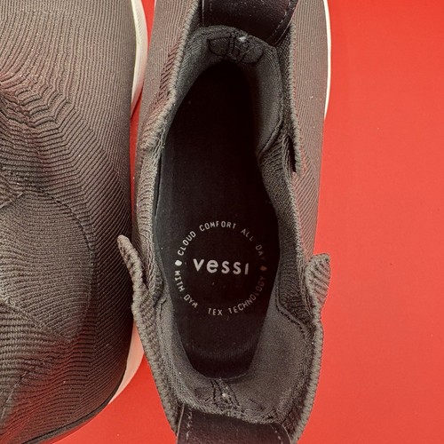 Vessi Weekend Chelsea Women's Size 8 Waterproof Shoes Sneakers Black White - Picture 5 of 6