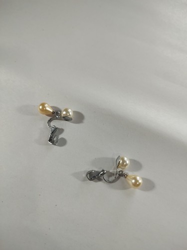 Pendientes Vintage Pequeño Clip Clap En Color Marfil Perla y Lágrima - Imagen 2 de 6