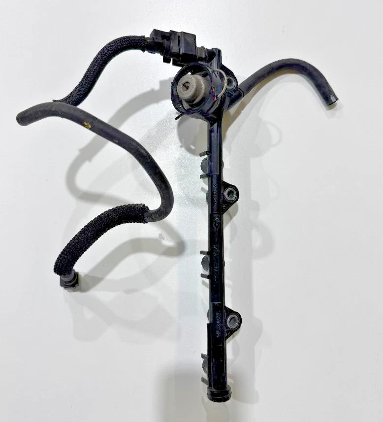 Toyota Sienna 2015 riel de combustible genuino fabricante de equipos originales pieza usada 135.000 millas tubo subensamblaje Foto 3 de 4