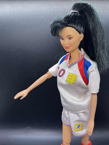 Vintage Barbie Soccer Kira Doll FIFA Women’s World Cup USA 1998 Kicks Throws - Picture 11 of 19