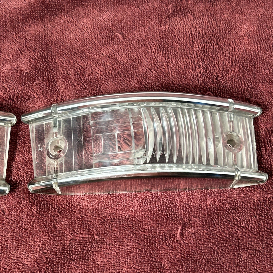 Plymouth Fury Savoy Belvedere 1959 diestro y derecho luces de señal de giro/estacionamiento lentes nuevas de stock Foto 3 de 4