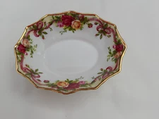 Royal Albert Old Country Roses Ruby Ribbon Celebrations oval dish  1st unused