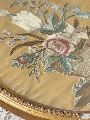 Ancien Panier De Fleurs Brodé En Soie – Encadré, Travail Français, Cadre Ovale Doré