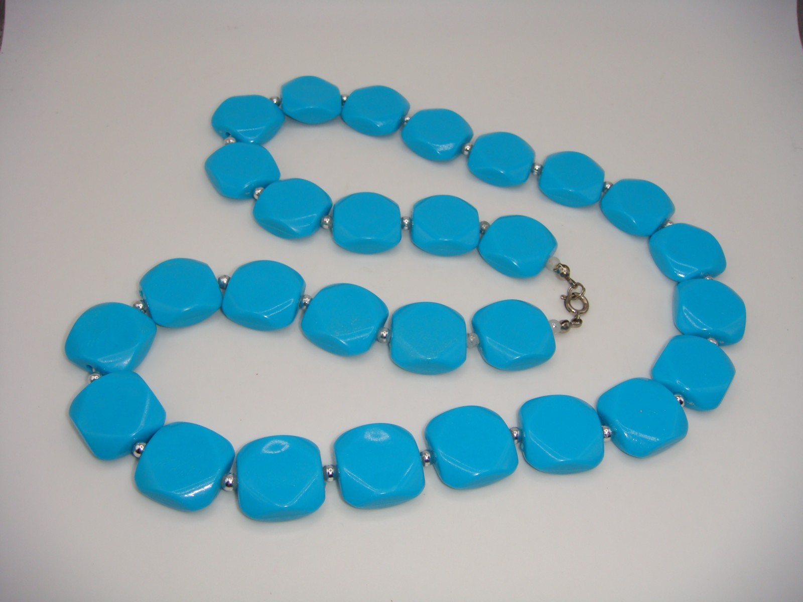 VINTAGE PLASTIC TURQUOISE RECTANGULAR BEAD NECKLA… - image 11
