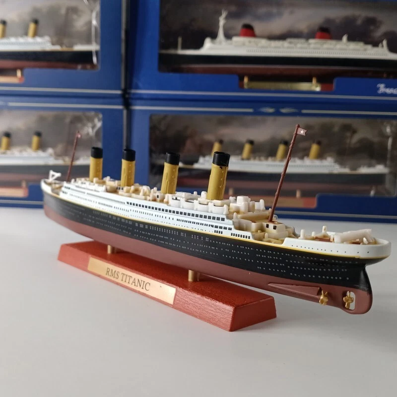 1:1250 Scale Alloy Diecast RMS TITANIC Cruise Ship Model Steamboat Collection - Image 2 of 4