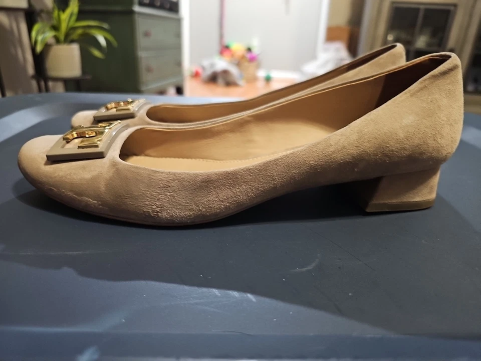 Zapatos de mujer Tory Burch dorado con logotipo beige gamuza sin cordones tacones planos 8 M Foto 3 de 4