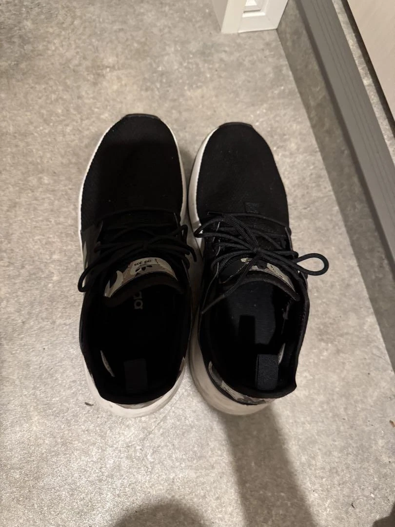 Sneakers Adidas uomo nere mimetiche 8.0 usate negli Stati Uniti piccolo sporco